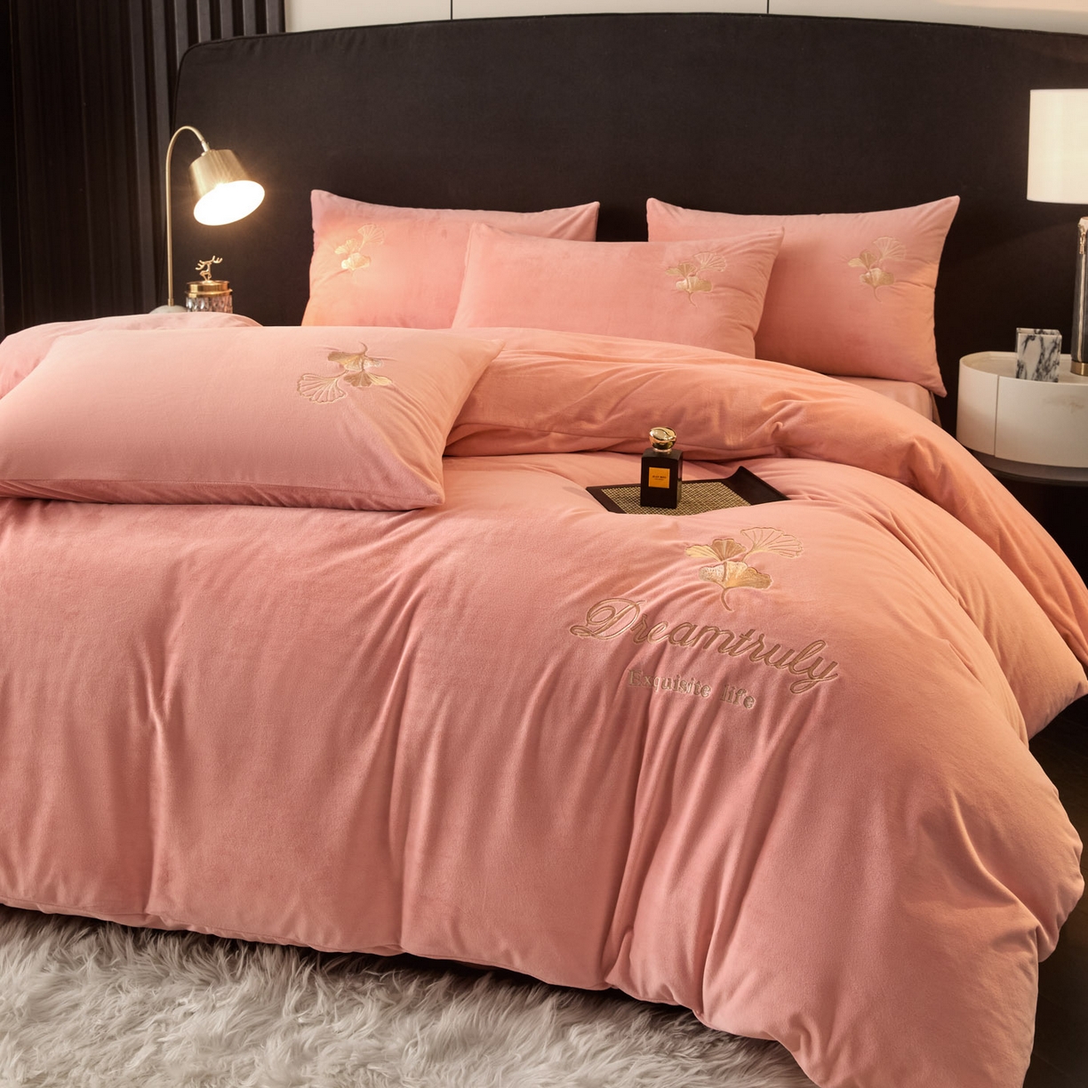 91家纺网 家纺一手货源 找家纺 如一 2025新款水晶绒双拼刺绣牛奶绒单品被套 银杏-浅豆沙