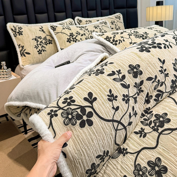 91家纺网 家纺一手货源 找家纺 （总）ME/ERA HOME寐时代 2025新款牛奶绒8.5斤立体雕花兔毛绒包边四件套