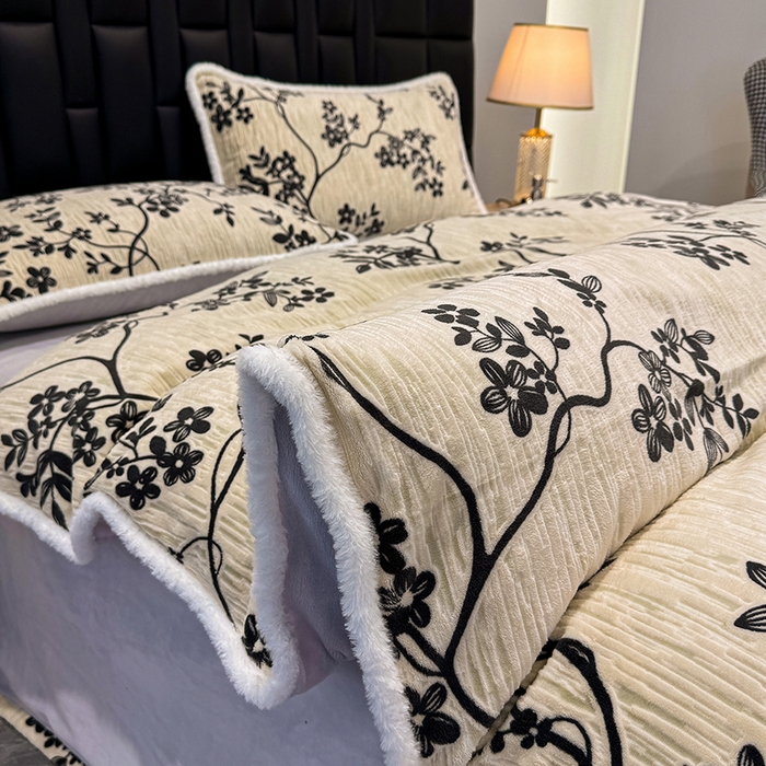 91家纺网 家纺一手货源 找家纺 （总）ME/ERA HOME寐时代 2025新款牛奶绒8.5斤立体雕花兔毛绒包边四件套