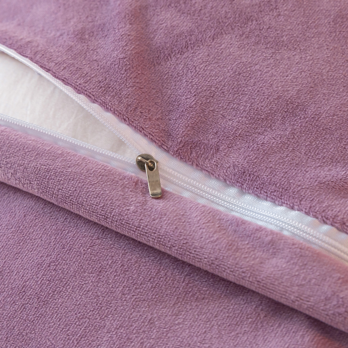 91家纺网 家纺一手货源 找家纺 如一 2025新款水晶绒双拼刺绣牛奶绒单品被套 轻羽-安娜紫