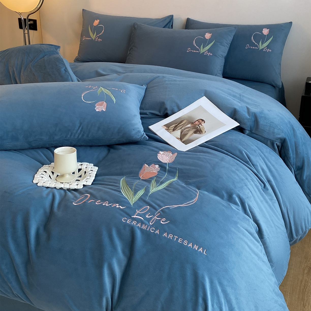 91家纺网 家纺一手货源 找家纺 如一 2025新款水晶绒双拼刺绣牛奶绒单品被套 郁金香-宾利蓝