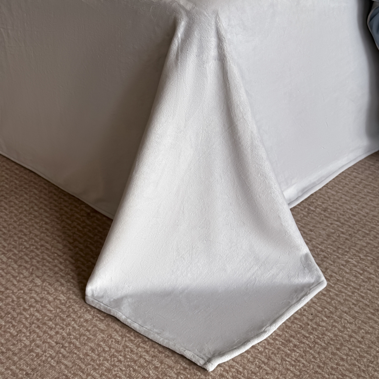 91家纺网 家纺一手货源 找家纺 如一 2025新款水晶绒双拼刺绣牛奶绒单品被套 轻羽-豆沙灰