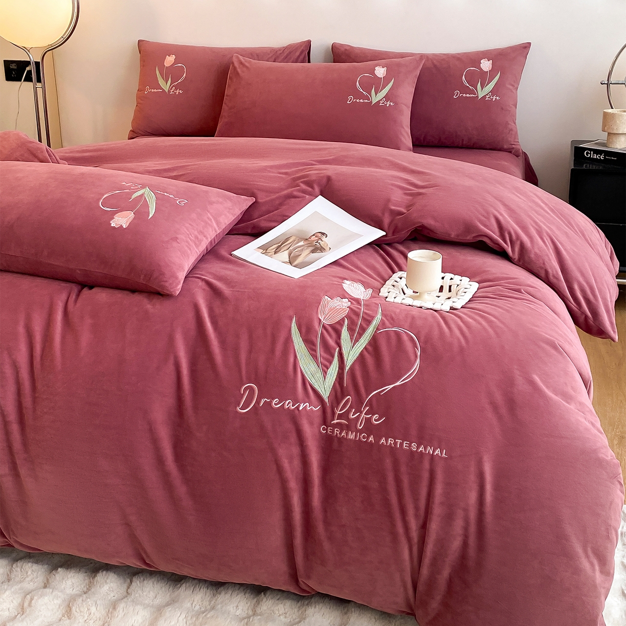 91家纺网 家纺一手货源 找家纺 如一 2025新款水晶绒双拼刺绣牛奶绒单品被套 郁金香-胭脂粉