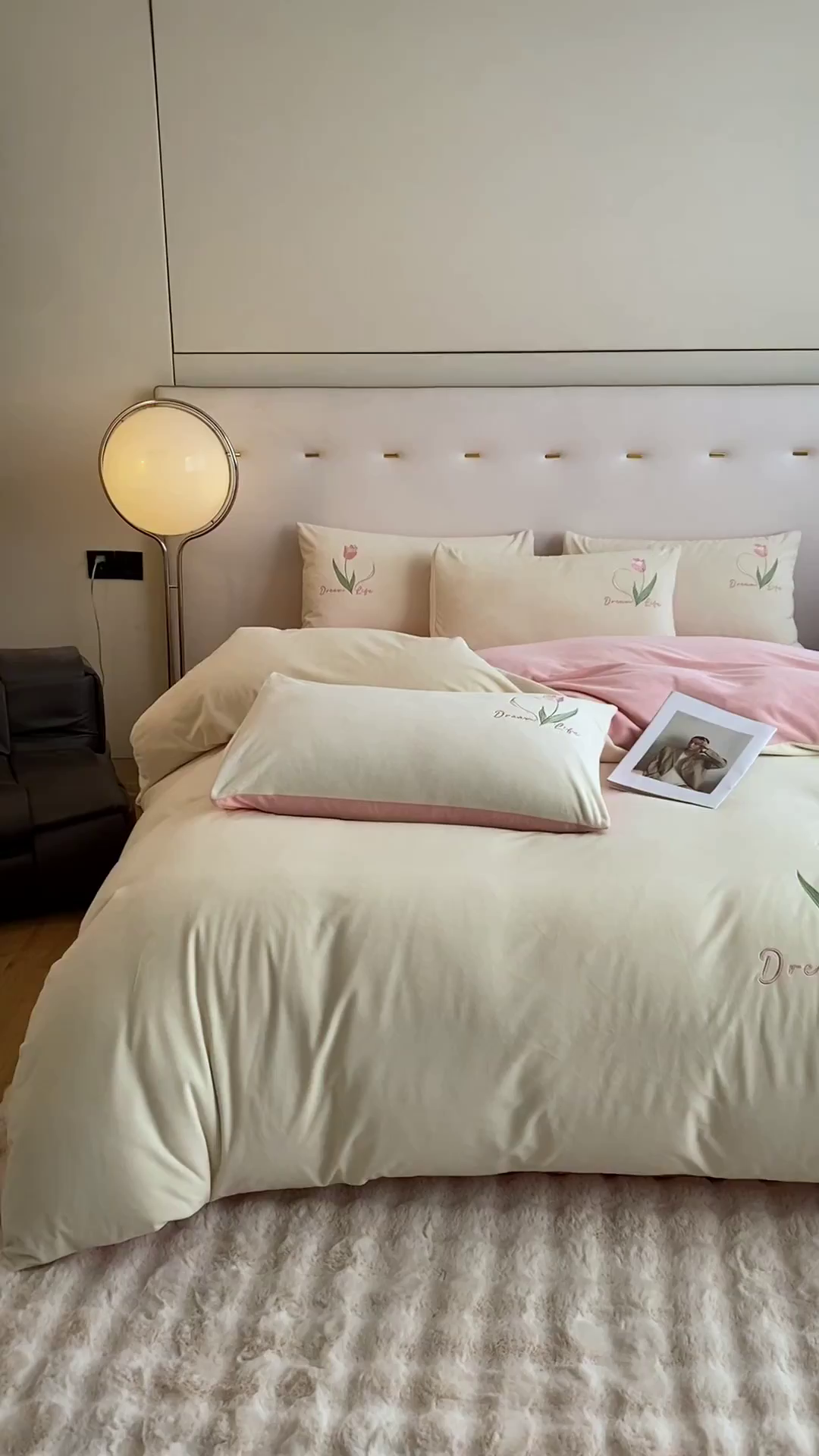 91家纺网 家纺一手货源 找家纺 如一 2025新款水晶绒双拼刺绣牛奶绒单品被套 郁金香-奶白粉