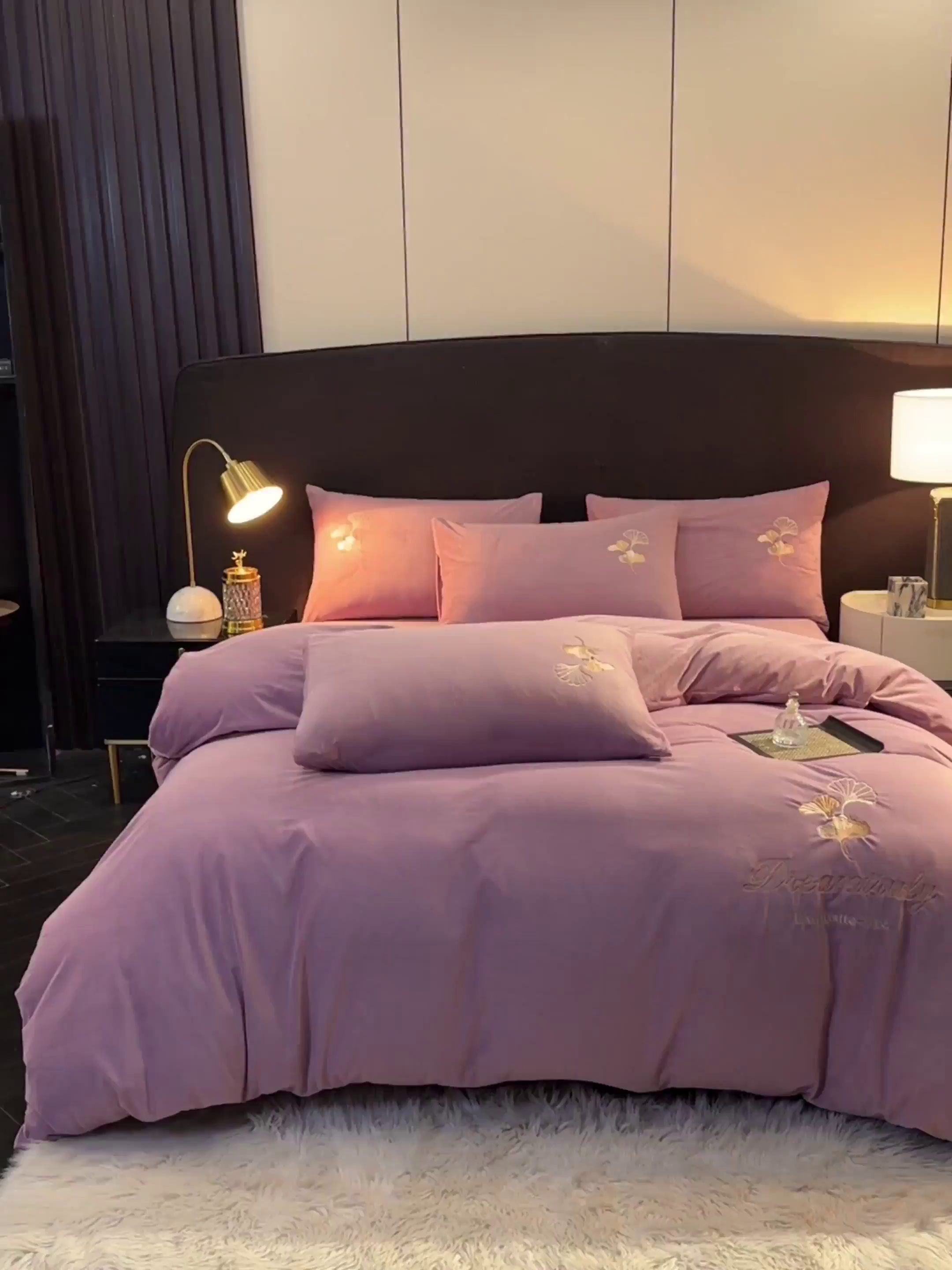 91家纺网 家纺一手货源 找家纺 如一 2025新款水晶绒双拼刺绣牛奶绒单品被套 银杏-安娜紫