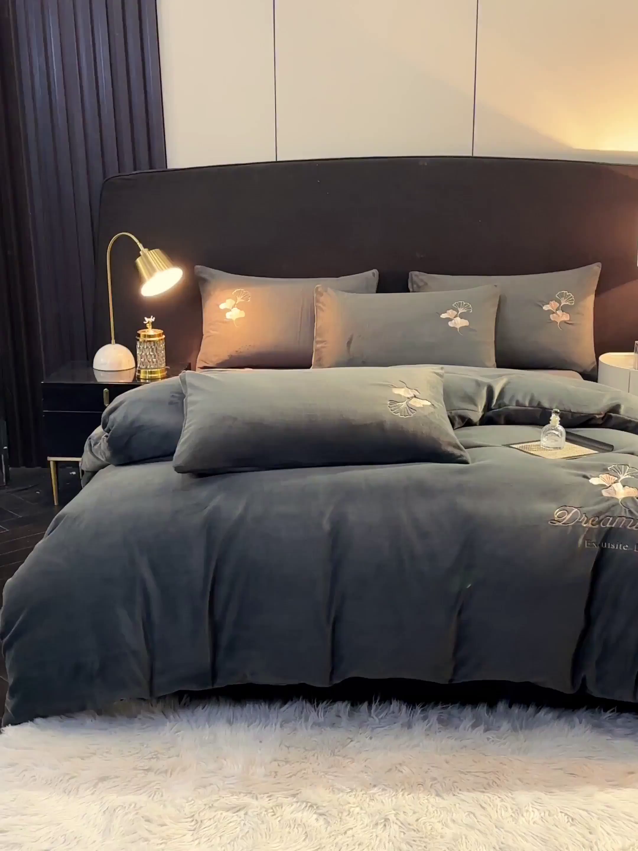 91家纺网 家纺一手货源 找家纺 如一 2025新款水晶绒双拼刺绣牛奶绒单品被套 银杏-高级灰