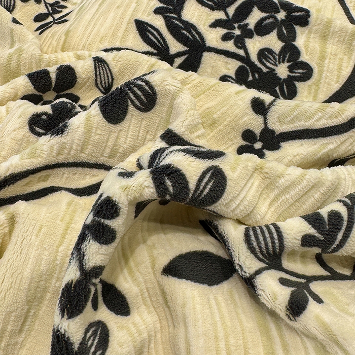 91家纺网 家纺一手货源 找家纺 ME/ERA HOME寐时代 2025新款牛奶绒8.5斤立体雕花兔毛绒包边四件套 香榭落叶