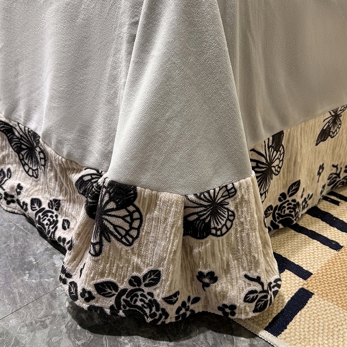 91家纺网 家纺一手货源 找家纺 ME/ERA HOME寐时代 2025新款牛奶绒8.5斤立体雕花兔毛绒包边四件套 蝶恋花香