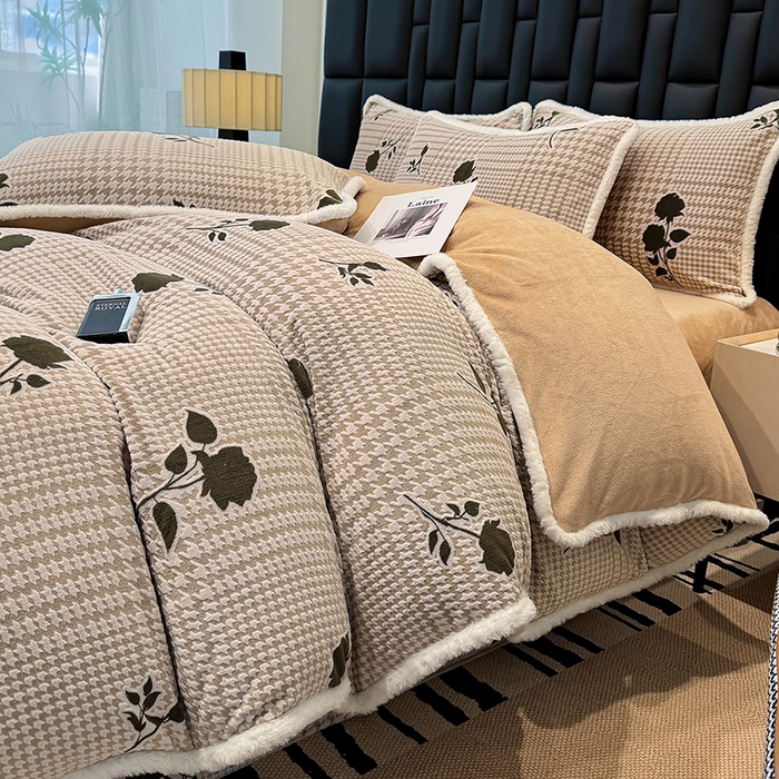 91家纺网 家纺一手货源 找家纺 ME/ERA HOME寐时代 2025新款牛奶绒8.5斤立体雕花兔毛绒包边四件套 格韵经典