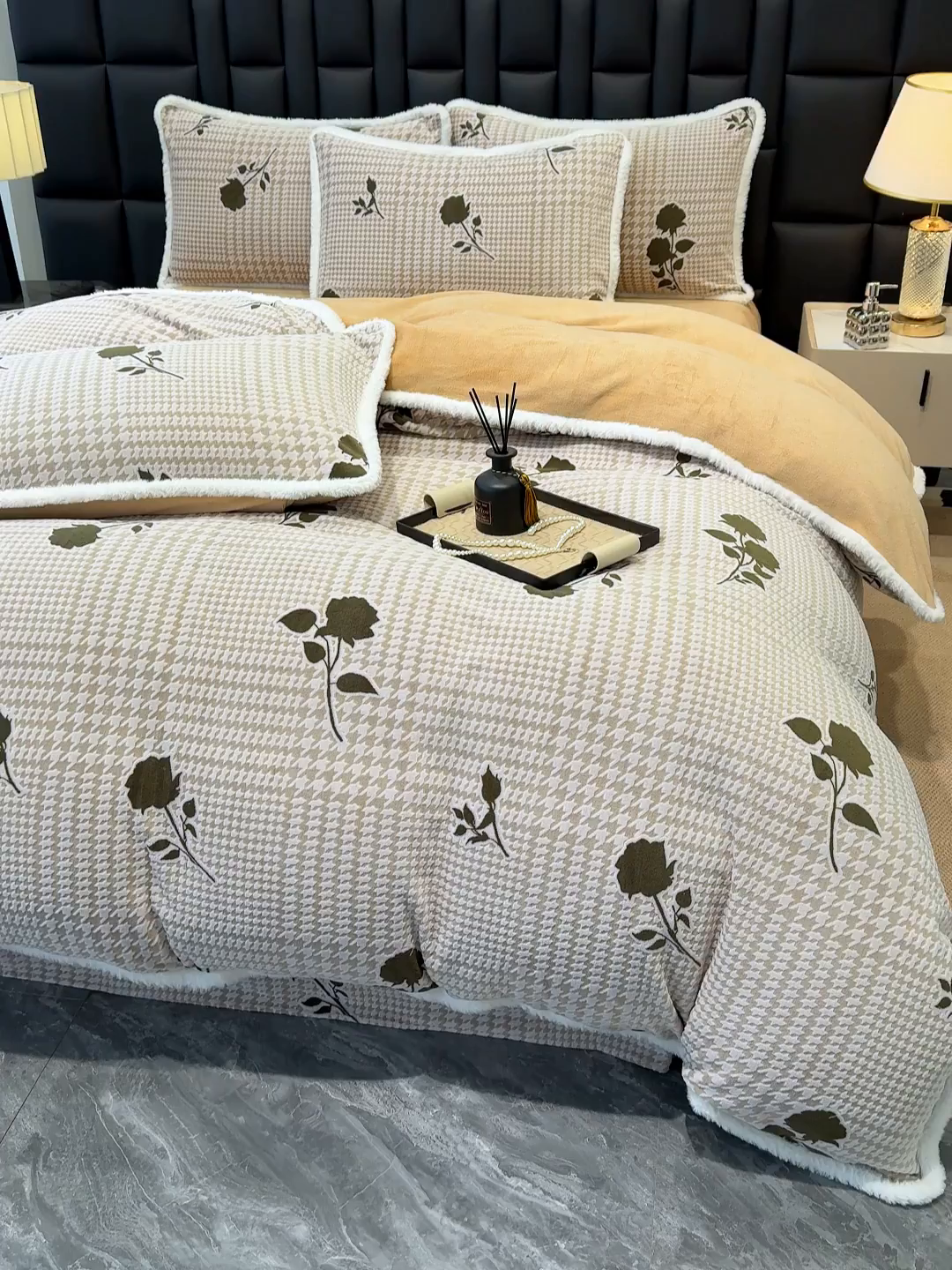 91家纺网 家纺一手货源 找家纺 ME/ERA HOME寐时代 2025新款牛奶绒8.5斤立体雕花兔毛绒包边四件套 格韵经典