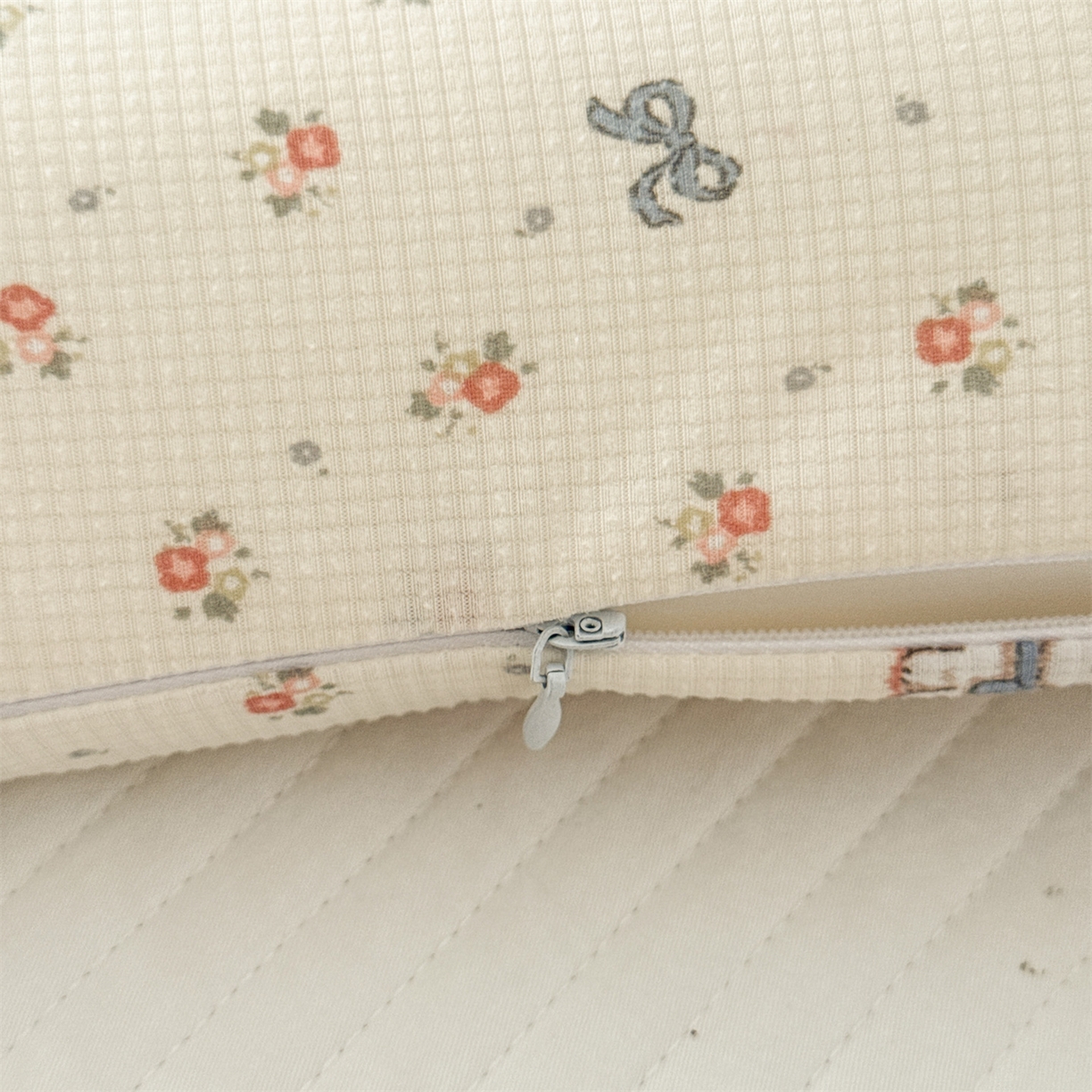 91家纺网 家纺一手货源 找家纺 麦肯锡 2025新款可爱碎花儿童记忆枕-终版 萌犬乐园