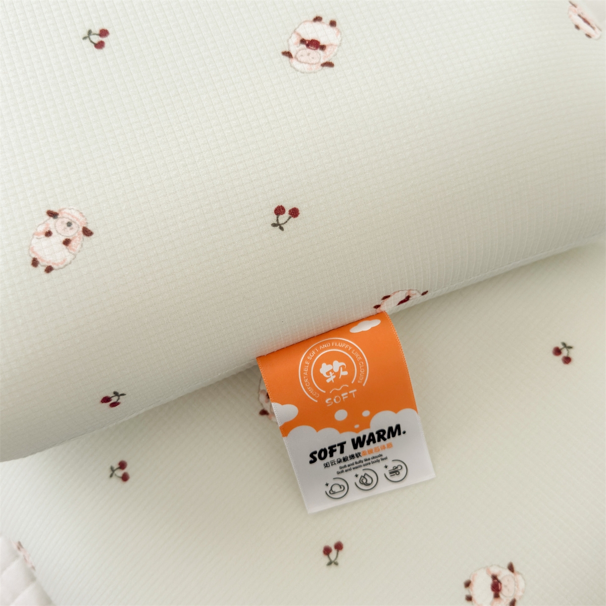 91家纺网 家纺一手货源 找家纺 麦肯锡 2025新款可爱碎花儿童记忆枕-终版 咩咩樱桃