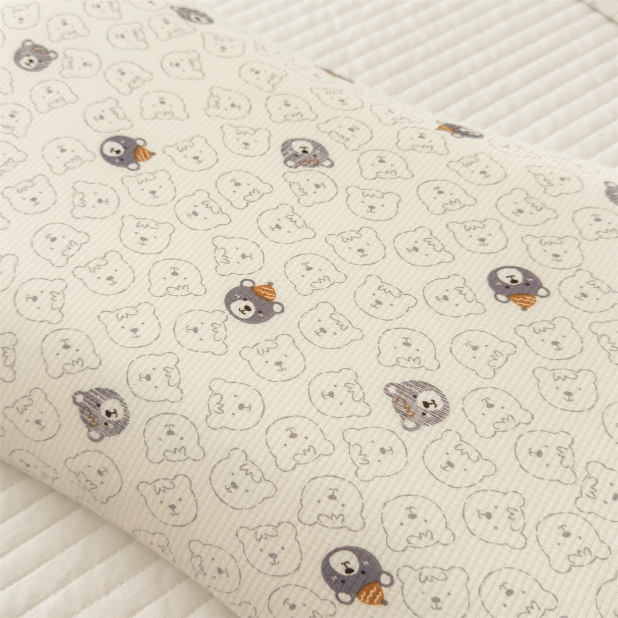 91家纺网 家纺一手货源 找家纺 麦肯锡 2025新款可爱碎花儿童记忆枕-终版 甜梦小熊