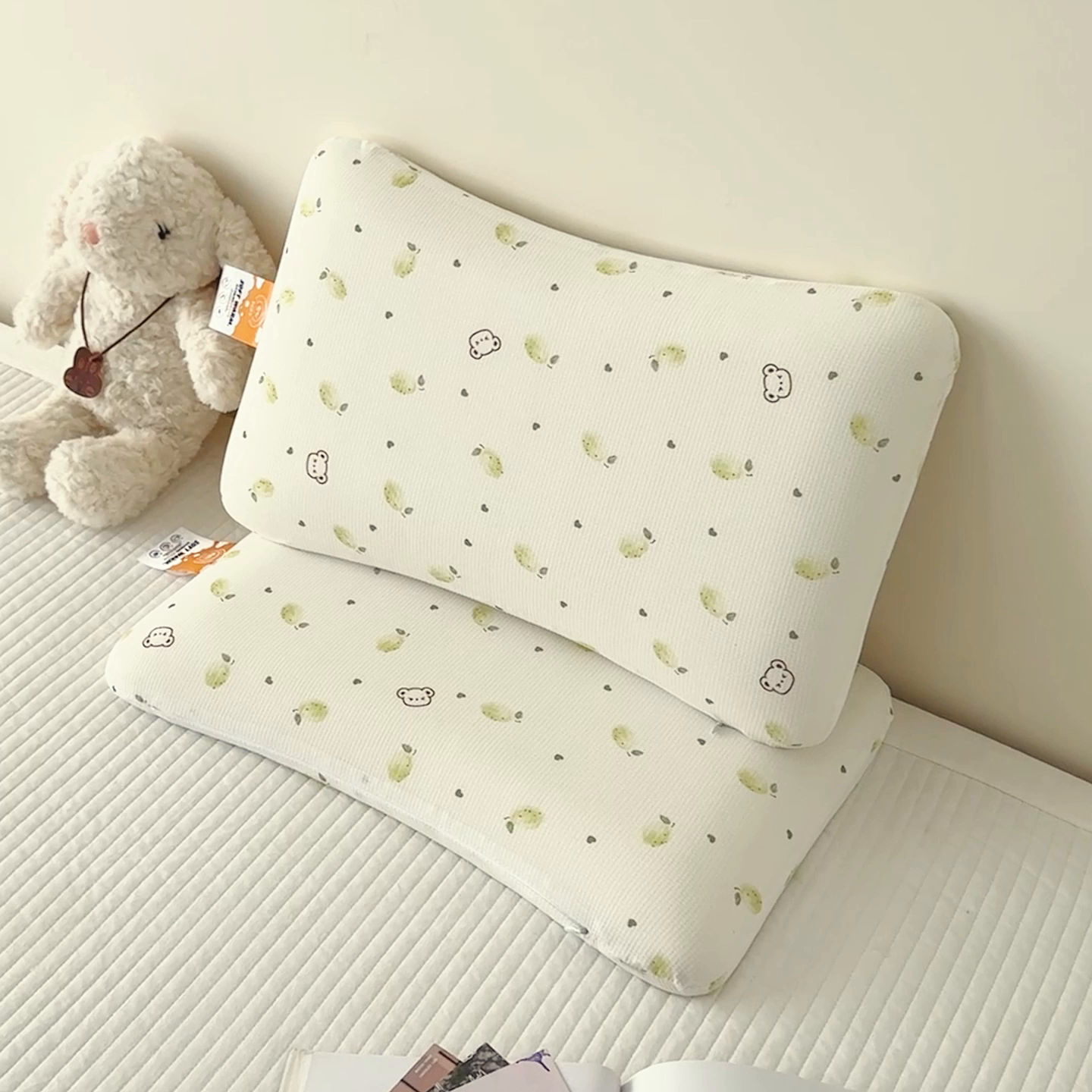 91家纺网 家纺一手货源 找家纺 麦肯锡 2025新款可爱碎花儿童记忆枕-终版 萌熊乖乖