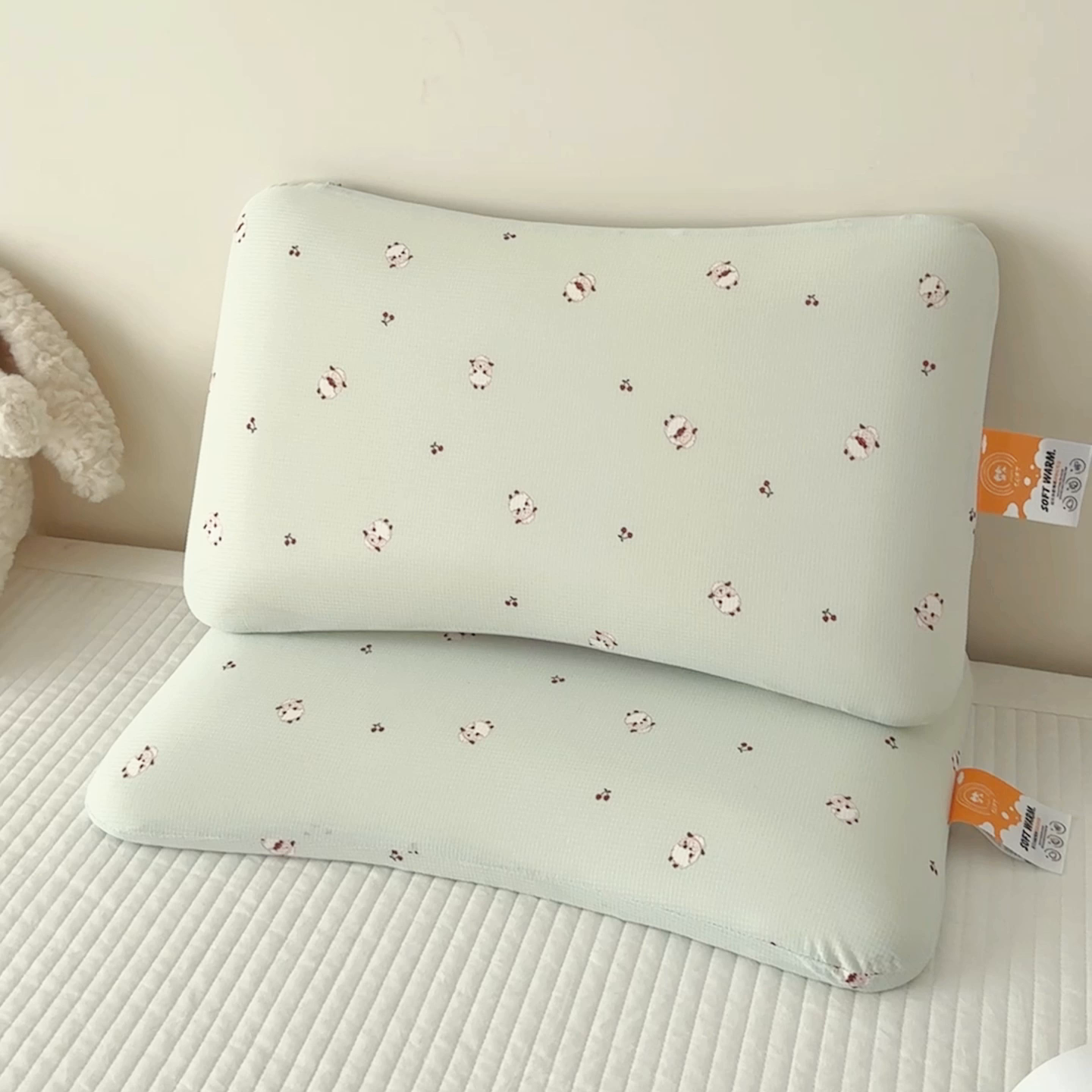 91家纺网 家纺一手货源 找家纺 麦肯锡 2025新款可爱碎花儿童记忆枕-终版 咩咩樱桃