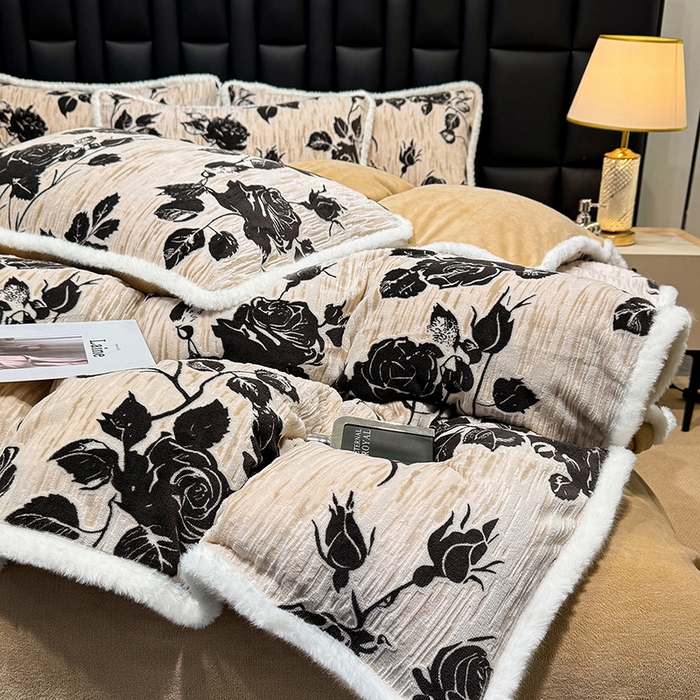 91家纺网 家纺一手货源 找家纺 ME/ERA HOME寐时代 2025新款牛奶绒8.5斤立体雕花兔毛绒包边四件套 古韵花香