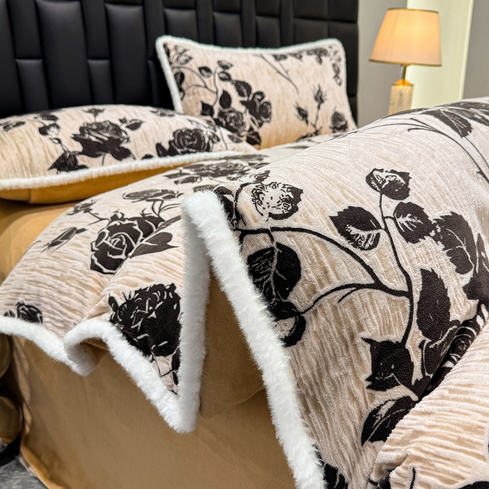 91家纺网 家纺一手货源 找家纺 ME/ERA HOME寐时代 2025新款牛奶绒8.5斤立体雕花兔毛绒包边四件套 古韵花香