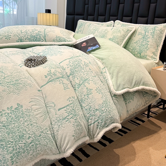 91家纺网 家纺一手货源 找家纺 ME/ERA HOME寐时代 2025新款牛奶绒8.5斤立体雕花兔毛绒包边四件套 国色天香