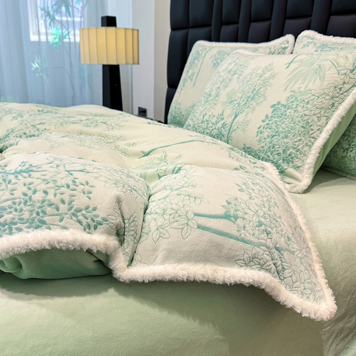 91家纺网 家纺一手货源 找家纺 ME/ERA HOME寐时代 2025新款牛奶绒8.5斤立体雕花兔毛绒包边四件套 国色天香