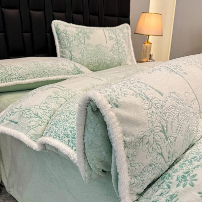 91家纺网 家纺一手货源 找家纺 ME/ERA HOME寐时代 2025新款牛奶绒8.5斤立体雕花兔毛绒包边四件套 国色天香