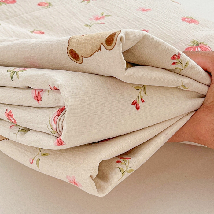 91家纺网 家纺一手货源 找家纺 维娜斯家纺 2025新款A类水洗棉双层纱床单单件 小熊花园