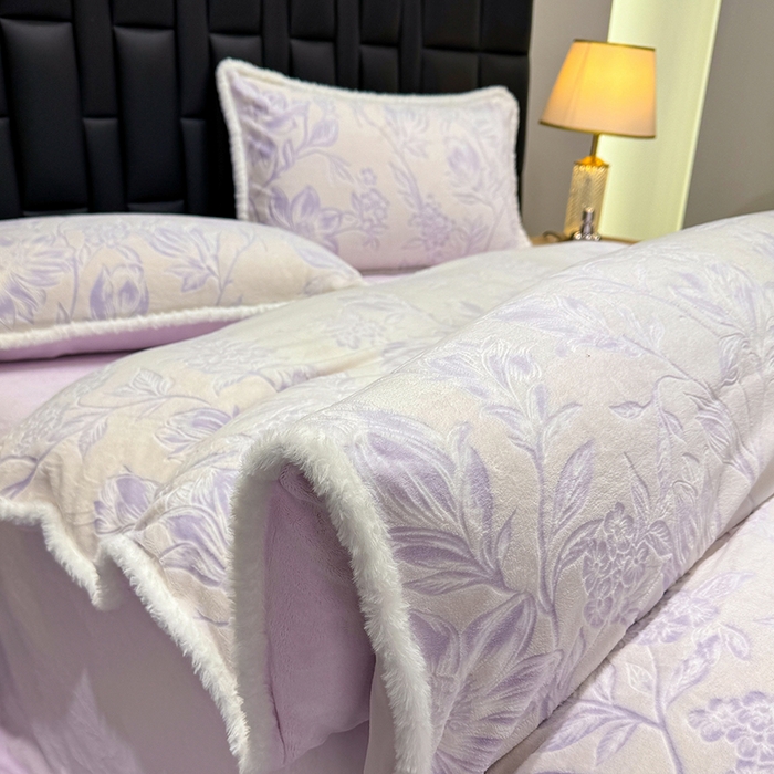 91家纺网 家纺一手货源 找家纺 ME/ERA HOME寐时代 2025新款牛奶绒8.5斤立体雕花兔毛绒包边四件套 花枝飞舞