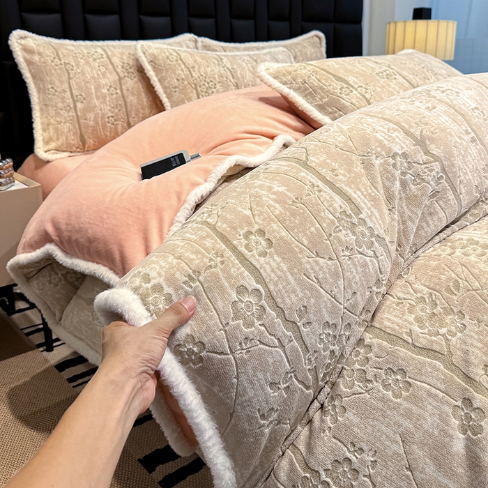 ME/ERA HOME寐时代 2025新款牛奶绒8.5斤立体雕花兔毛绒包边四件套 画意枝头