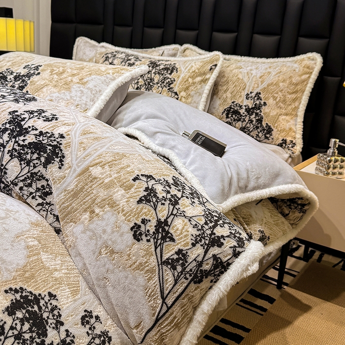 91家纺网 家纺一手货源 找家纺 ME/ERA HOME寐时代 2025新款牛奶绒8.5斤立体雕花兔毛绒包边四件套 浪漫花枝