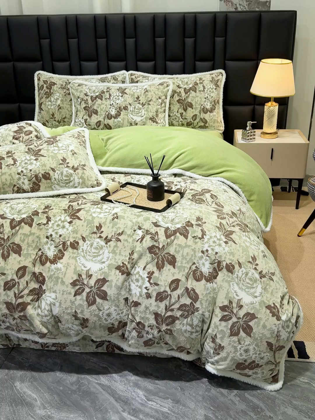 91家纺网 家纺一手货源 找家纺 ME/ERA HOME寐时代 2025新款牛奶绒8.5斤立体雕花兔毛绒包边四件套 墨花如梦