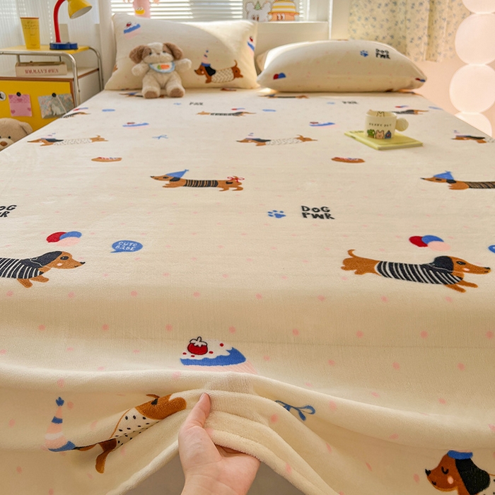 91家纺网 家纺一手货源 找家纺 维娜斯家纺 2025新款卡通牛奶绒印花床单单件 欢度节日