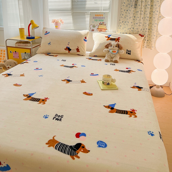 91家纺网 家纺一手货源 找家纺 维娜斯家纺 2025新款卡通牛奶绒印花床单单件 欢度节日