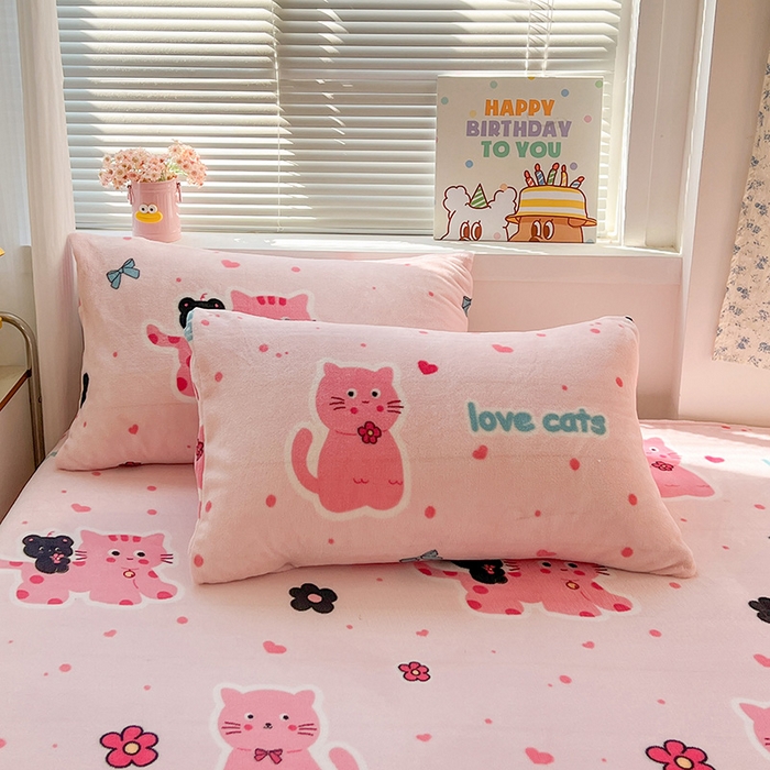 91家纺网 家纺一手货源 找家纺 维娜斯家纺 2025新款卡通牛奶绒印花床单单件 欢乐猫咪