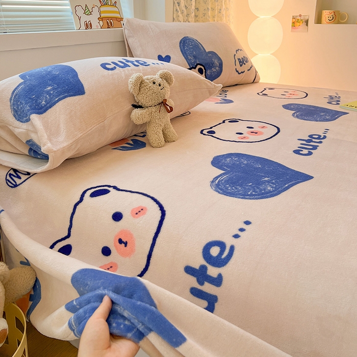 91家纺网 家纺一手货源 找家纺 维娜斯家纺 2025新款卡通牛奶绒印花床单单件 魅力小熊