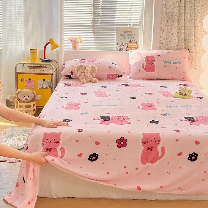 91家纺网 家纺一手货源 找家纺 维娜斯家纺 2025新款卡通牛奶绒印花床单单件 欢乐猫咪