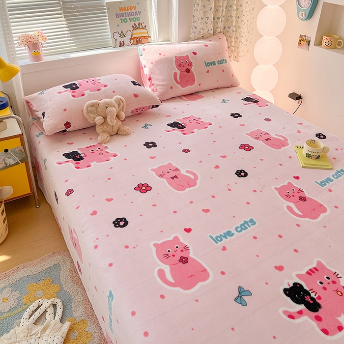91家纺网 家纺一手货源 找家纺 维娜斯家纺 2025新款卡通牛奶绒印花床单单件 欢乐猫咪