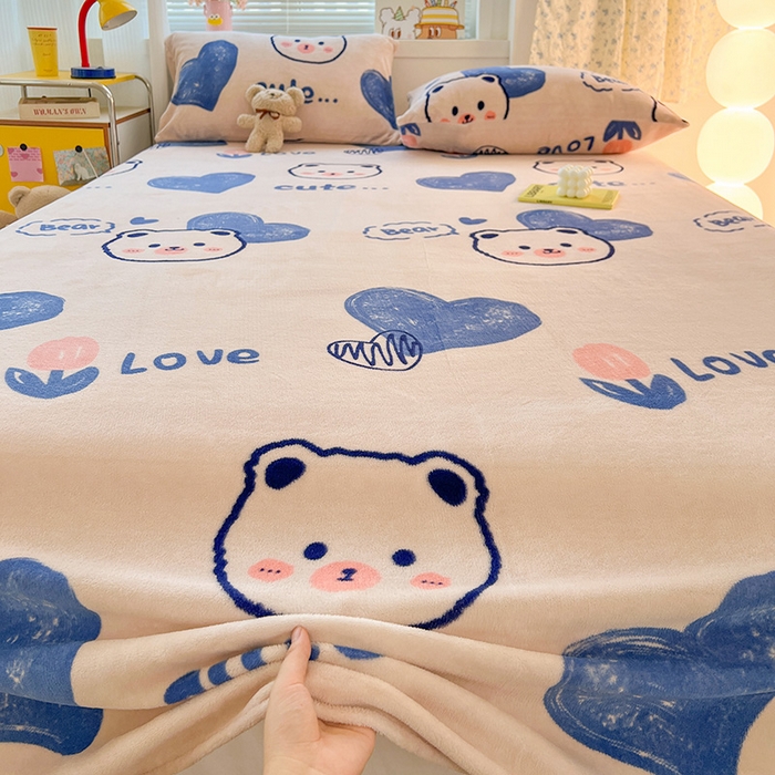 91家纺网 家纺一手货源 找家纺 维娜斯家纺 2025新款卡通牛奶绒印花床单单件 魅力小熊