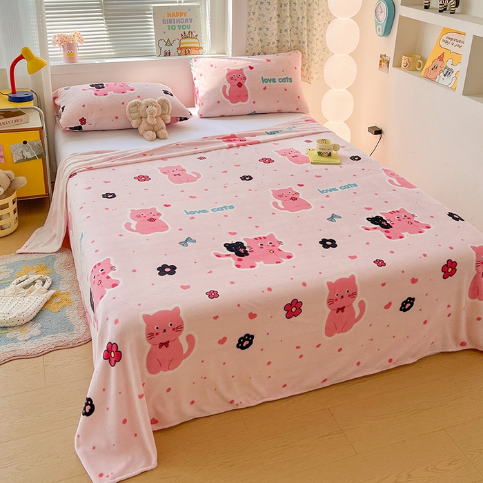 91家纺网 家纺一手货源 找家纺 维娜斯家纺 2025新款卡通牛奶绒印花床单单件 欢乐猫咪