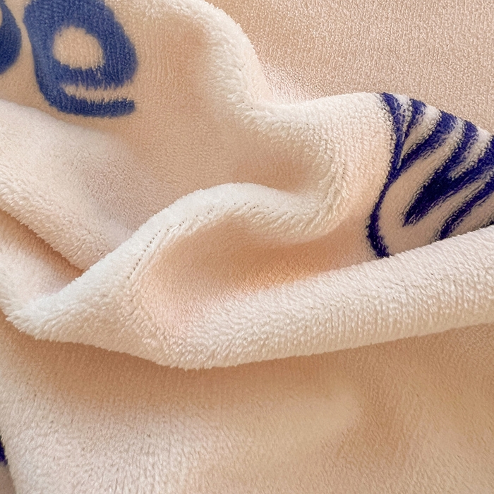 91家纺网 家纺一手货源 找家纺 维娜斯家纺 2025新款卡通牛奶绒印花床单单件 魅力小熊