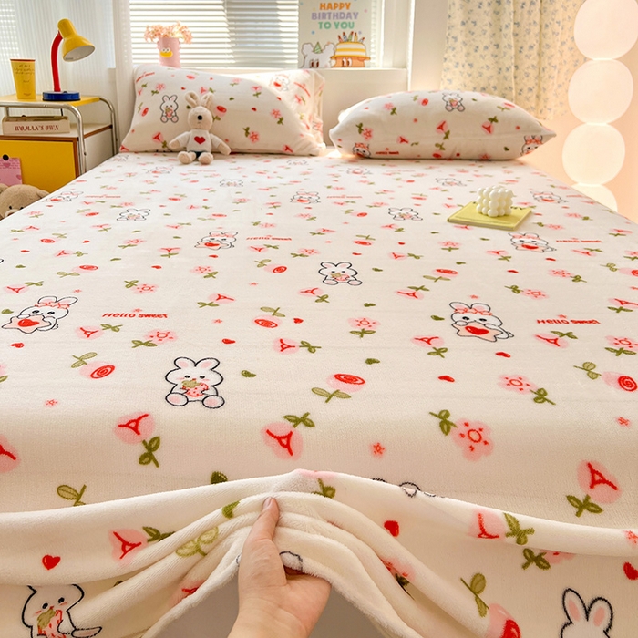 91家纺网 家纺一手货源 找家纺 维娜斯家纺 2025新款卡通牛奶绒印花床单单件 花语岚山