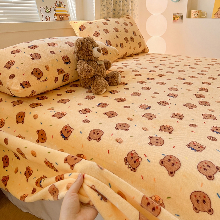 91家纺网 家纺一手货源 找家纺 维娜斯家纺 2025新款卡通牛奶绒印花床单单件 小熊梦梦