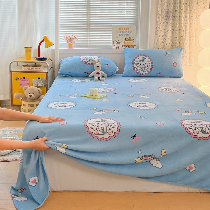 91家纺网 家纺一手货源 找家纺 维娜斯家纺 2025新款卡通牛奶绒印花床单单件 萌萌哈奇