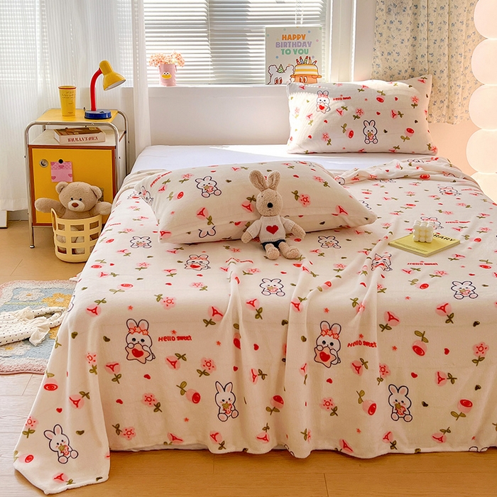 91家纺网 家纺一手货源 找家纺 维娜斯家纺 2025新款卡通牛奶绒印花床单单件 花语岚山