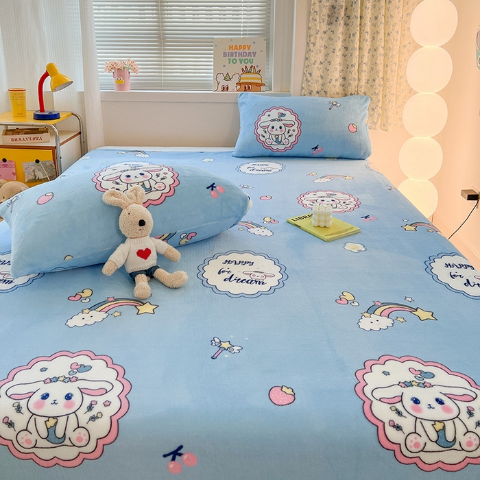 91家纺网 家纺一手货源 找家纺 维娜斯家纺 2025新款卡通牛奶绒印花床单单件 萌萌哈奇