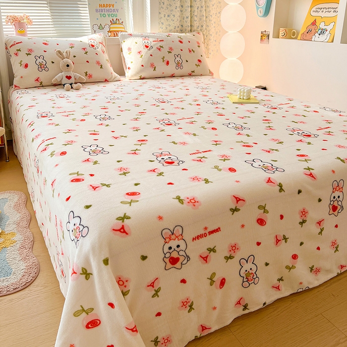 91家纺网 家纺一手货源 找家纺 维娜斯家纺 2025新款卡通牛奶绒印花床单单件 花语岚山