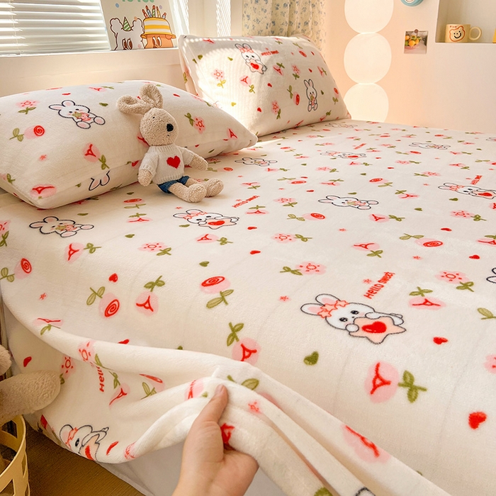 91家纺网 家纺一手货源 找家纺 维娜斯家纺 2025新款卡通牛奶绒印花床单单件 花语岚山