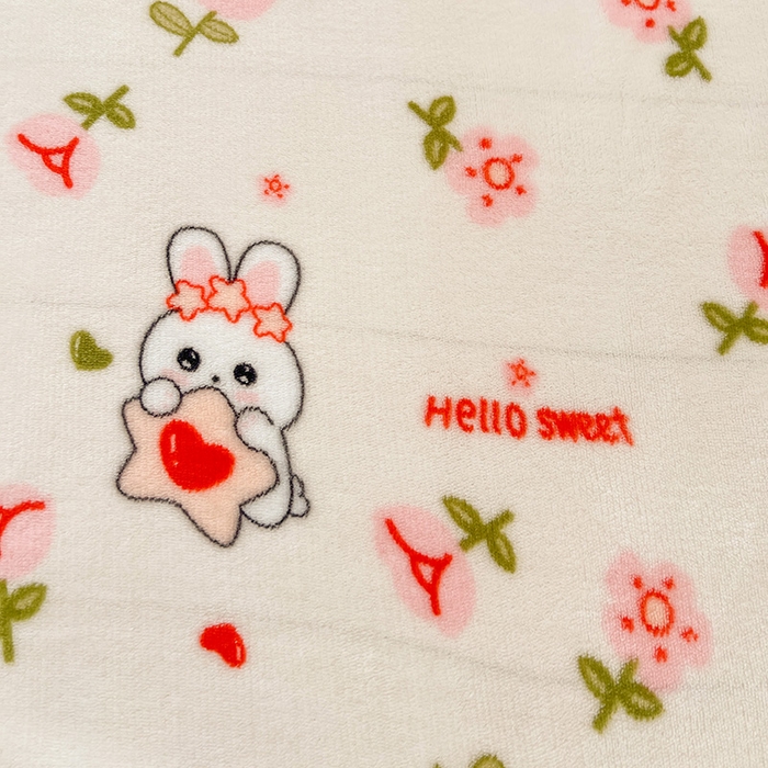 91家纺网 家纺一手货源 找家纺 维娜斯家纺 2025新款卡通牛奶绒印花床单单件 花语岚山