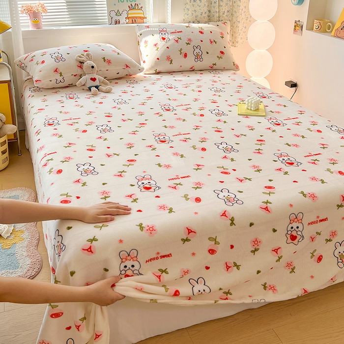 91家纺网 家纺一手货源 找家纺 维娜斯家纺 2025新款卡通牛奶绒印花床单单件 花语岚山