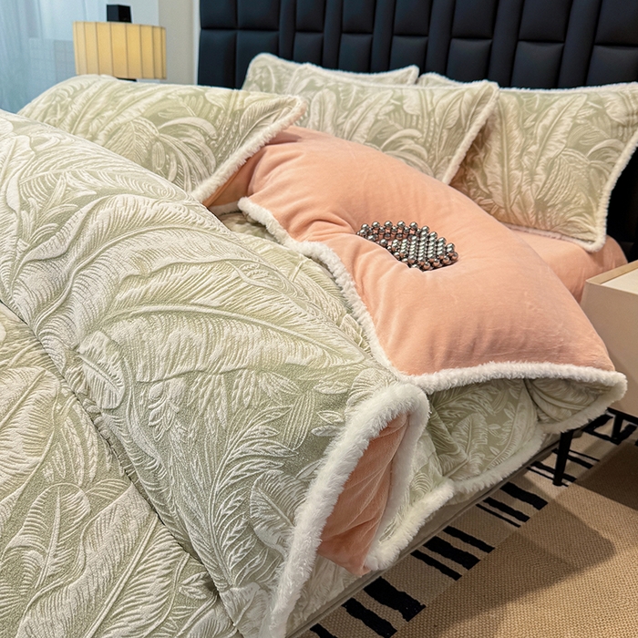 91家纺网 家纺一手货源 找家纺 ME/ERA HOME寐时代 2025新款牛奶绒8.5斤立体雕花兔毛绒包边四件套 暖意浓浓