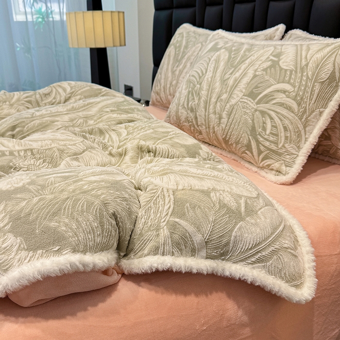 91家纺网 家纺一手货源 找家纺 ME/ERA HOME寐时代 2025新款牛奶绒8.5斤立体雕花兔毛绒包边四件套 暖意浓浓