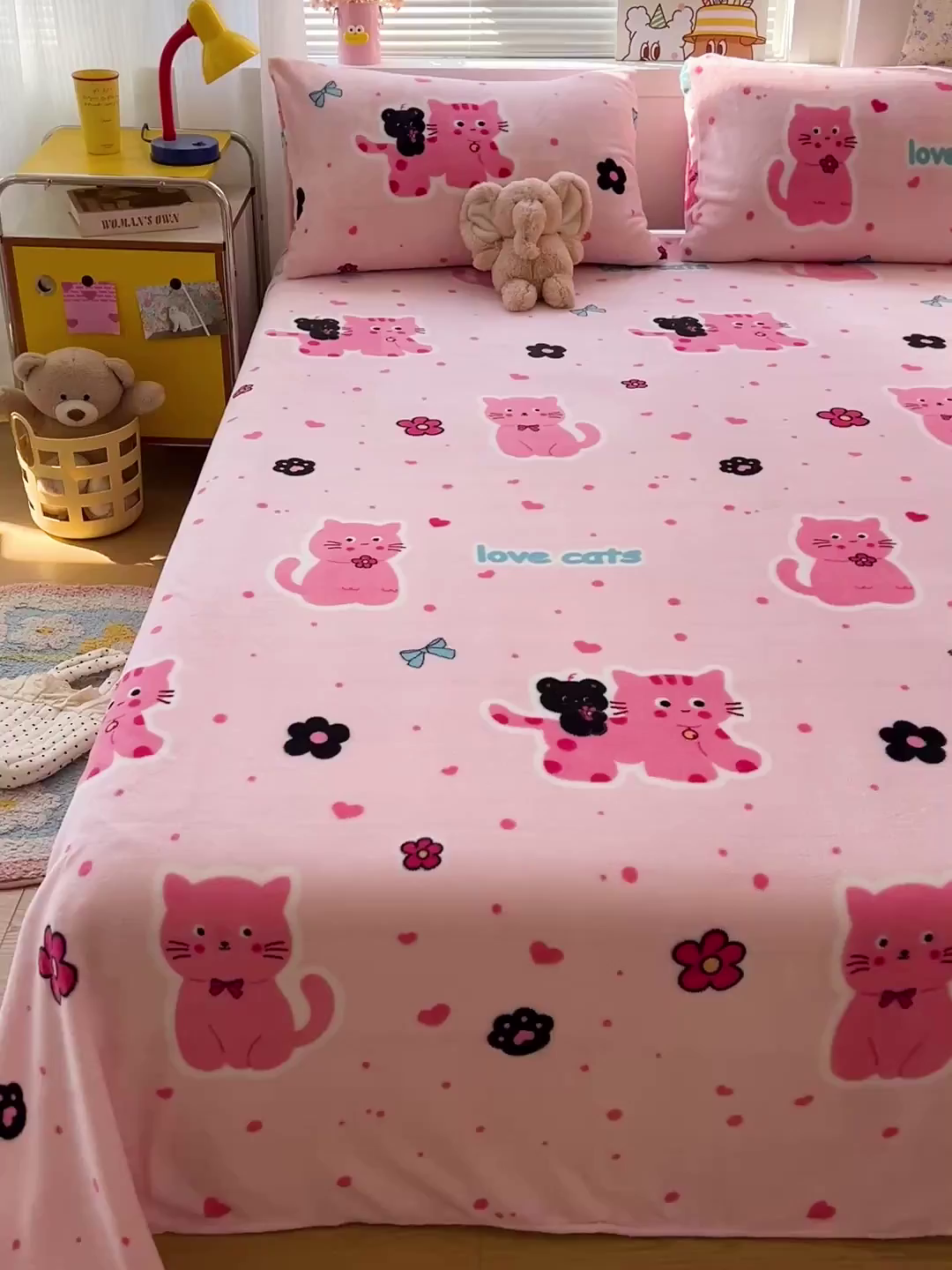 91家纺网 家纺一手货源 找家纺 维娜斯家纺 2025新款卡通牛奶绒印花床单单件 欢乐猫咪